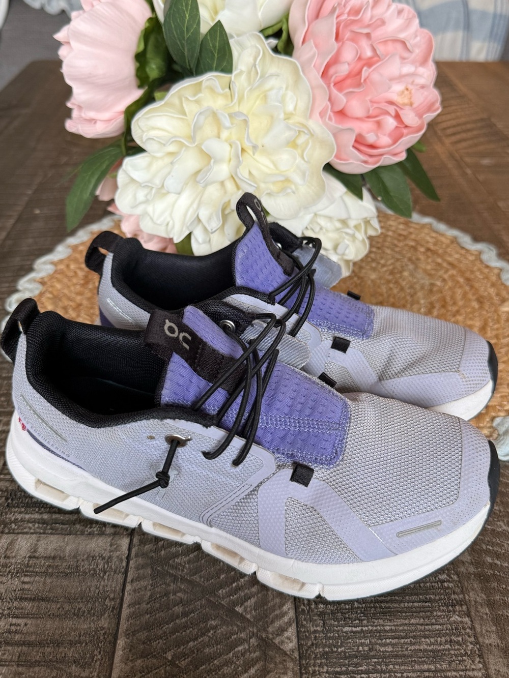 On Running Kid’s Lightweight Gray Sneakers with Purple Tongue